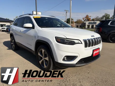 White 2019 Jeep Cherokee Limited for sale in Marion, IA