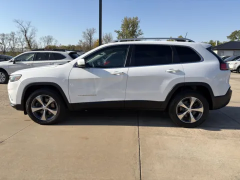 More photos of 2019 Jeep Cherokee Limited at Houdek Auto Center, IA
