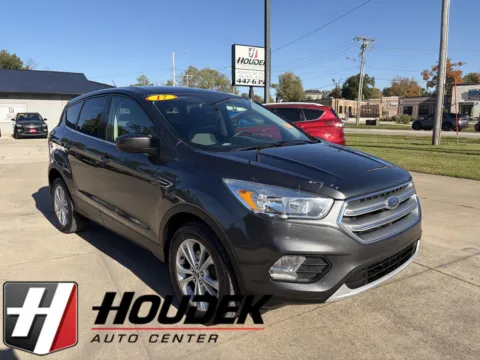 Gray 2017 Ford Escape SE for sale in Marion, IA