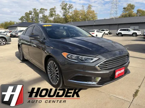 Gray 2018 Ford Fusion SE for sale in Marion, IA