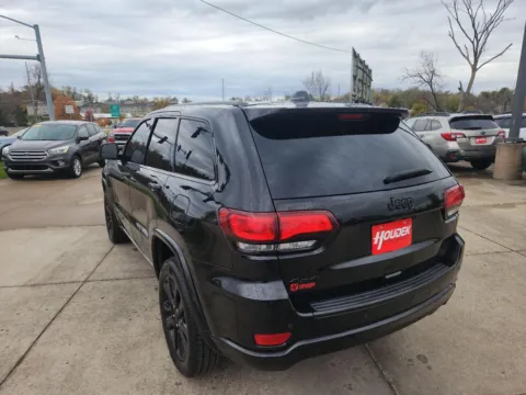 More photos of 2018 Jeep Grand Cherokee Altitude at Houdek Auto Center, IA