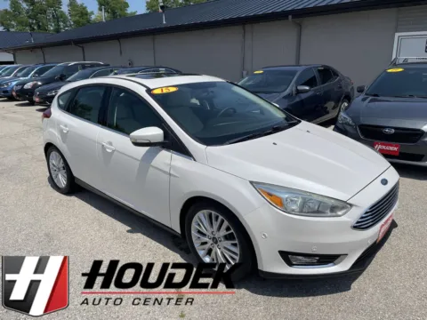White 2015 Ford Focus Titanium for sale in Marion, IA