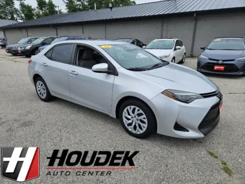 Silver 2018 Toyota Corolla LE for sale in Marion, IA