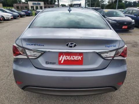 More photos of 2015 Hyundai Sonata Hybrid at Houdek Auto Center, IA