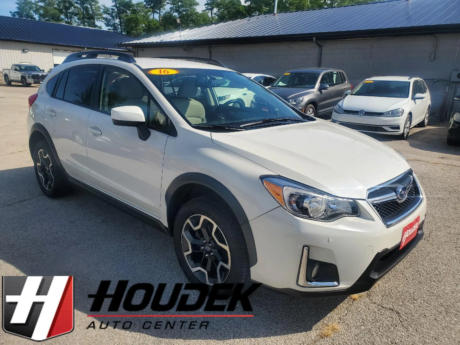White 2016 Subaru Crosstrek Premium for sale in Marion, IA