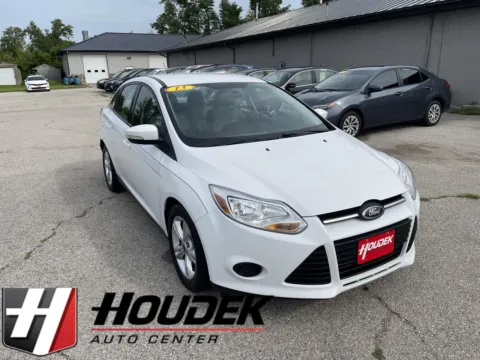 White 2013 Ford Focus SE for sale in Marion, IA