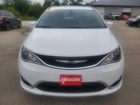 Photos of 2018 Chrysler Pacifica Touring L for sale in Marion, IA at Houdek Auto Center