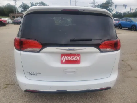 More photos of 2018 Chrysler Pacifica Touring L at Houdek Auto Center, IA