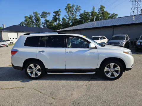 More photos of 2011 Toyota Highlander Limited at Houdek Auto Center, IA