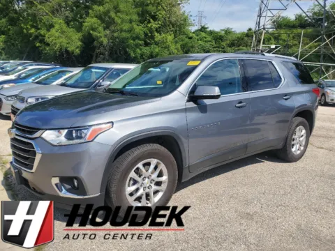 Gray 2018 Chevrolet Traverse LT Cloth for sale in Marion, IA