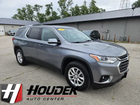 Gray 2018 Chevrolet Traverse LT Cloth for sale in Marion, IA