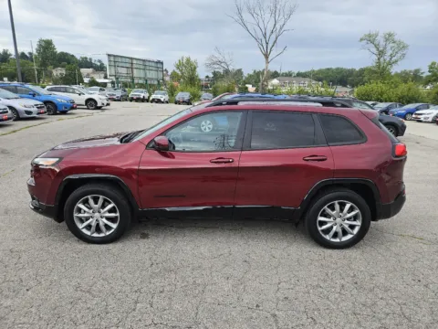 More photos of 2018 Jeep Cherokee Latitude Tech Connect at Houdek Auto Center, IA