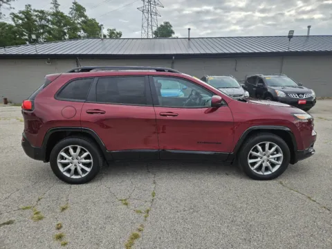 More photos of 2018 Jeep Cherokee Latitude Tech Connect at Houdek Auto Center, IA