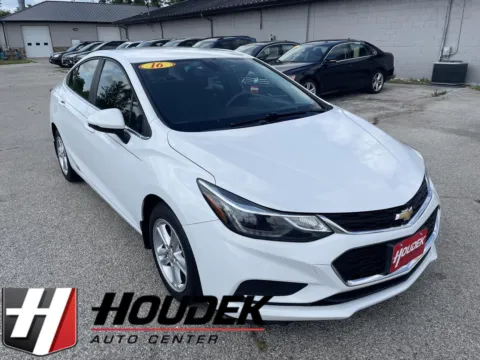 White 2016 Chevrolet Cruze LT for sale in Marion, IA