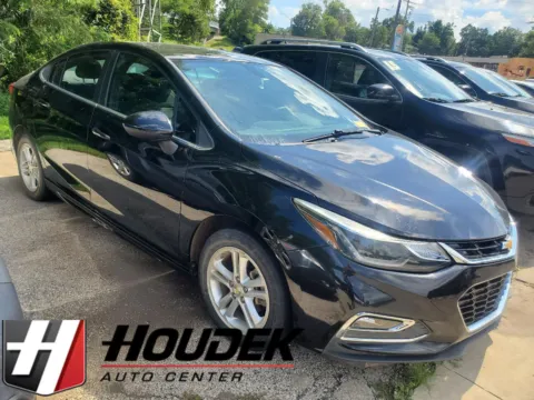 Black 2018 Chevrolet Cruze LT for sale in Marion, IA