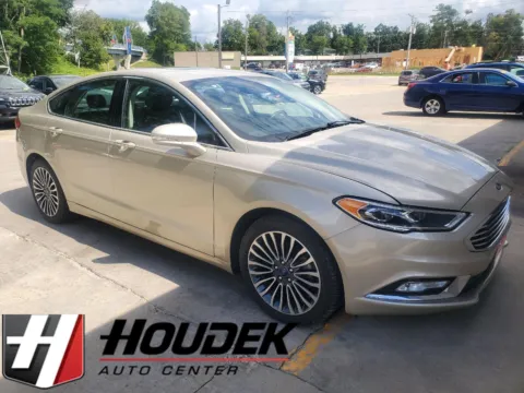 White 2017 Ford Fusion SE for sale in Marion, IA