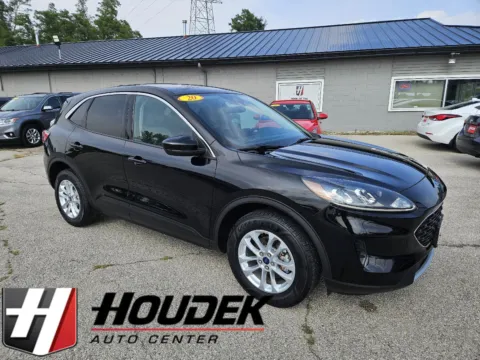 Black 2020 Ford Escape SE for sale in Marion, IA