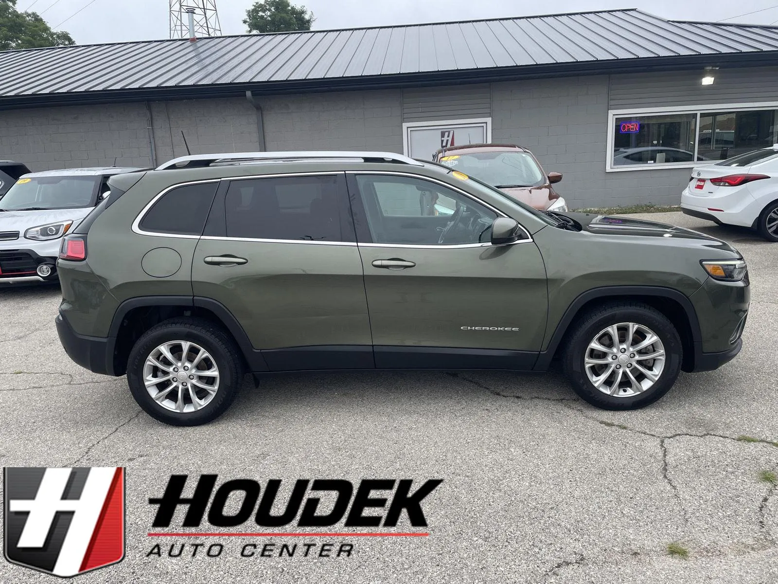 Green 2019 Jeep Cherokee Latitude for sale in Marion, IA