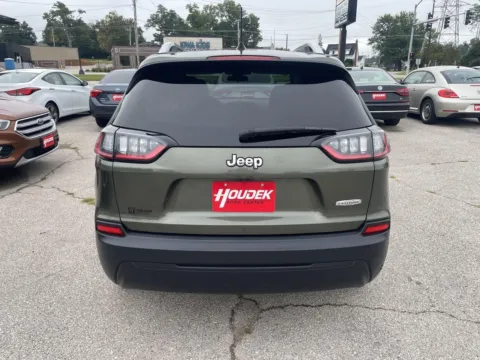 More photos of 2019 Jeep Cherokee Latitude at Houdek Auto Center, IA