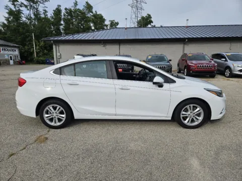 More photos of 2017 Chevrolet Cruze LT at Houdek Auto Center, IA
