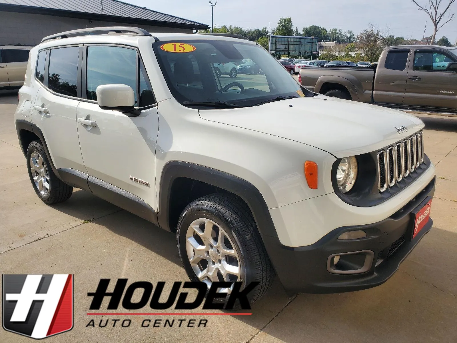 White 2015 Jeep Renegade Latitude for sale in Marion, IA