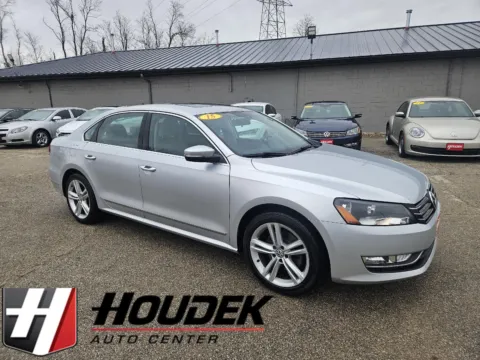 Silver 2015 Volkswagen Passat 1.8T SE w/Sunroof & Nav for sale in Marion, IA