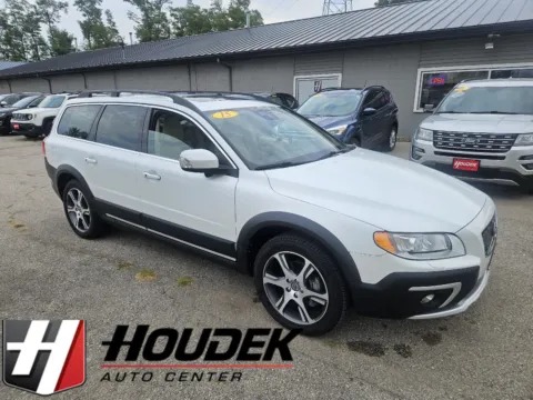 White 2015 Volvo XC70 T6 Platinum for sale in Marion, IA