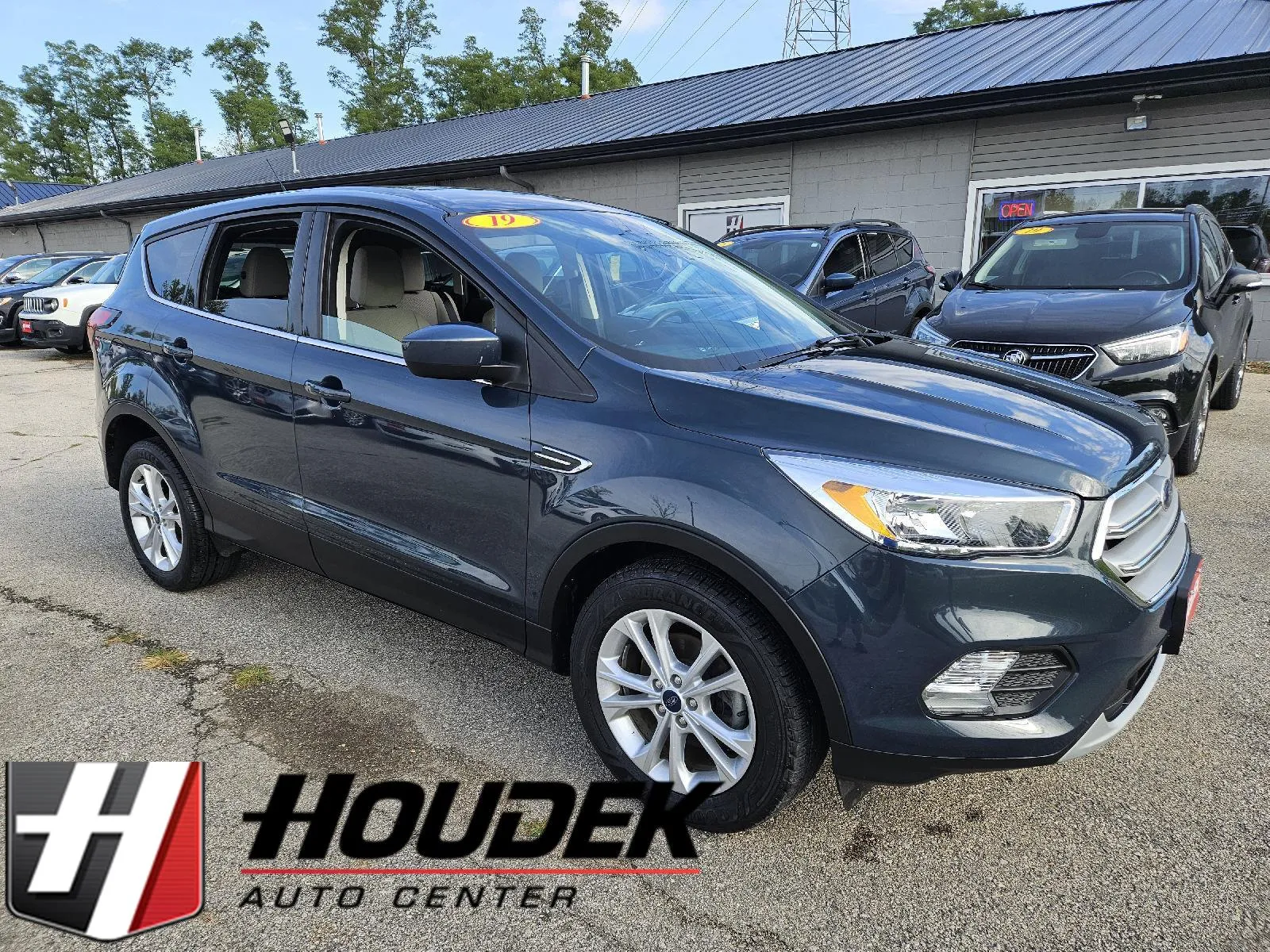 Green 2019 Ford Escape SE for sale in Marion, IA