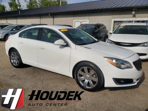 White 2015 Buick Regal Turbo FWD for sale in Marion, IA