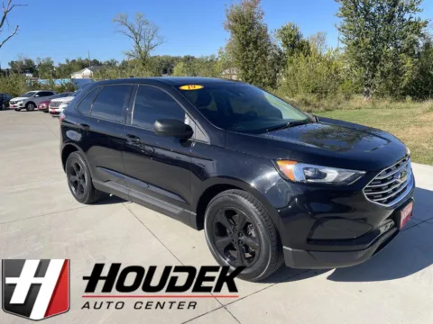 Black 2019 Ford Edge SE for sale in Marion, IA