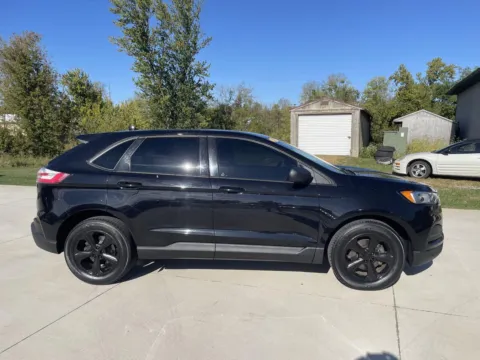 Photos of 2019 Ford Edge SE for sale in Marion, IA at Houdek Auto Center