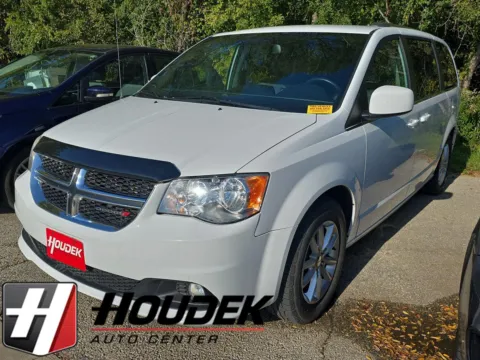 White 2019 Dodge Grand Caravan SXT for sale in Marion, IA