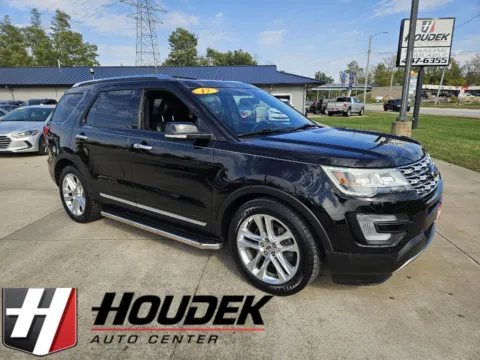 Black 2017 Ford Explorer Limited for sale in Marion, IA
