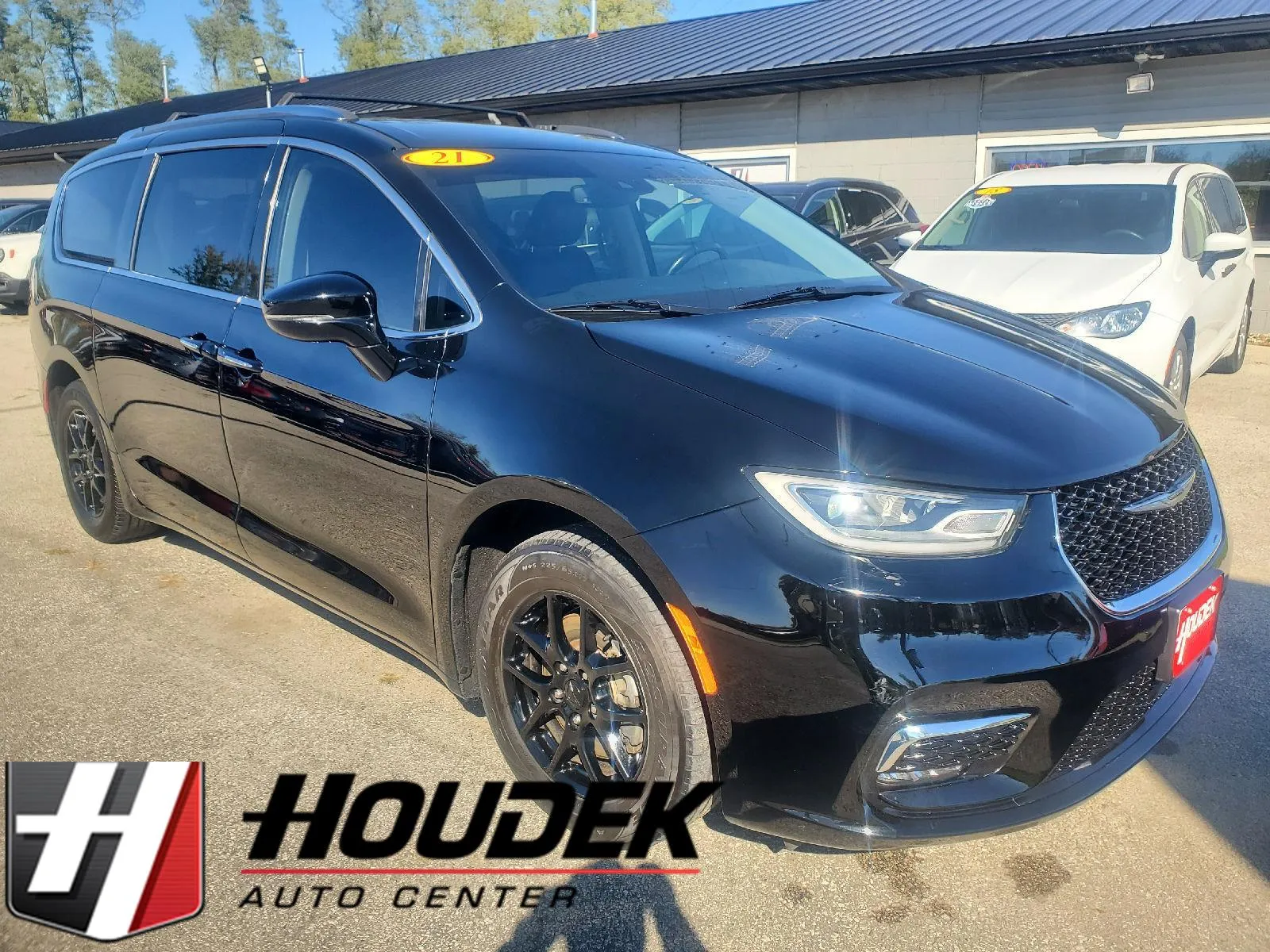 Black 2021 Chrysler Pacifica Touring L for sale in Marion, IA