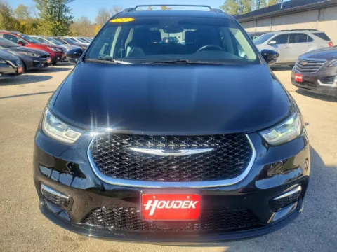 Photos of 2021 Chrysler Pacifica Touring L for sale in Marion, IA at Houdek Auto Center