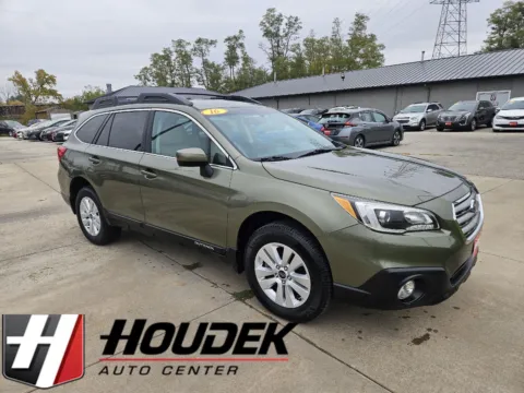 Green 2016 Subaru Outback 2.5i Premium for sale in Marion, IA