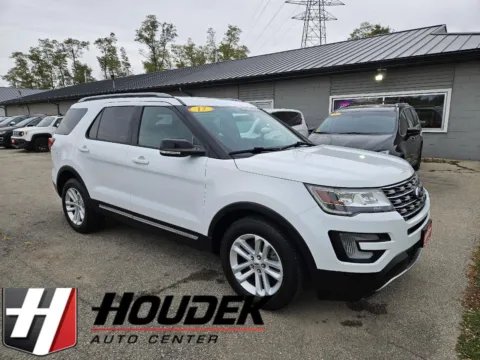 White 2017 Ford Explorer XLT for sale in Marion, IA