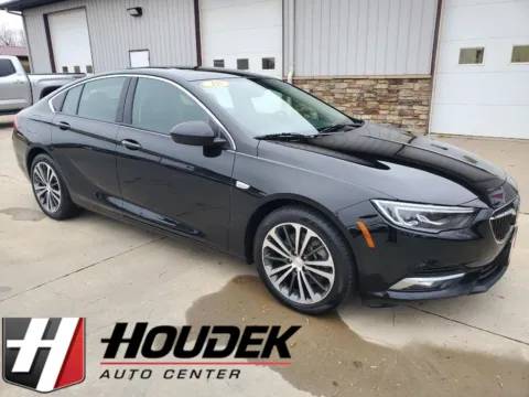 Black 2018 Buick Regal Sportback Essence for sale in Marion, IA