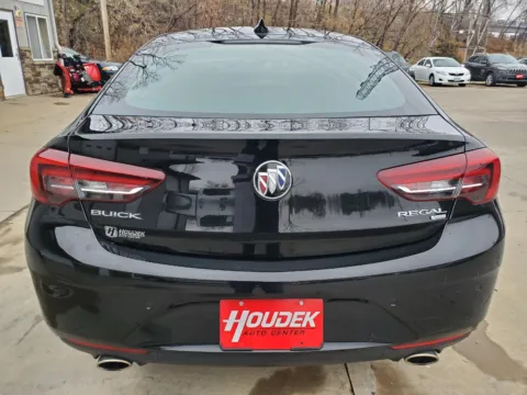 More photos of 2018 Buick Regal Sportback Essence at Houdek Auto Center, IA