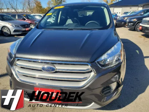 Gray 2019 Ford Escape SE for sale in Marion, IA