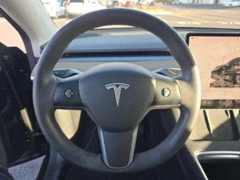 More photos of 2022 Tesla Model Y Long Range at Gravity Autos Hollywood, FL