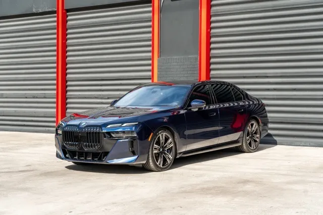 Blue 2023 BMW 7 Series 760i xDrive for sale in Hollywood, FL
