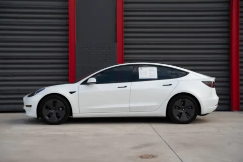 More photos of 2022 Tesla Model 3 at Gravity Autos Hollywood, FL