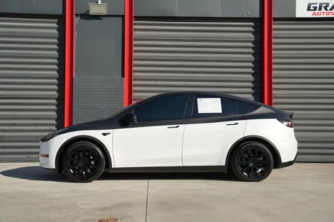 More photos of 2021 Tesla Model Y Long Range at Gravity Autos Hollywood, FL