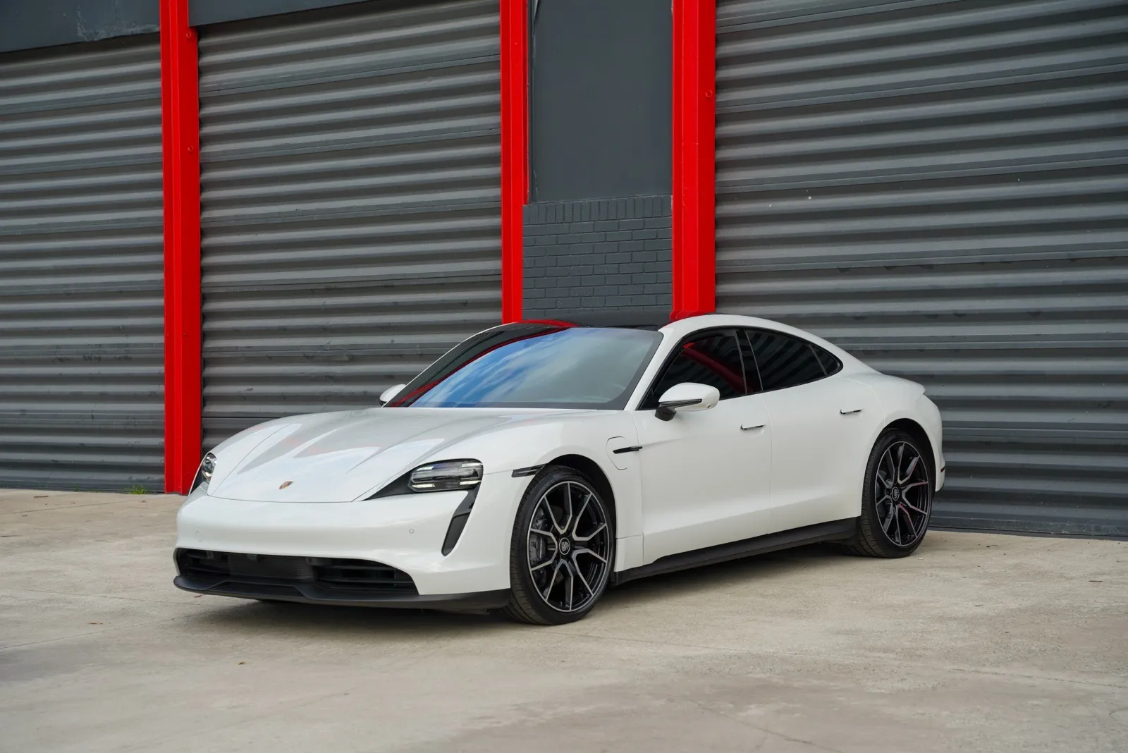 2023 Porsche Taycan Base's photo