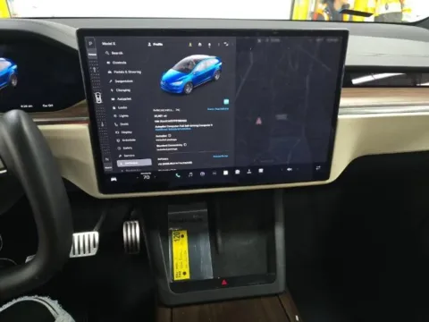 More photos of 2023 Tesla Model X Standard Range at Gravity Autos Hollywood, FL