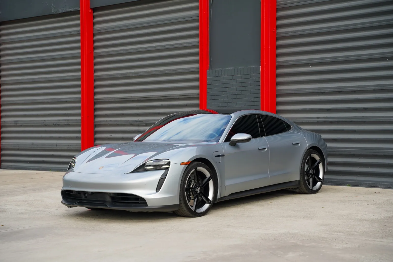 2022 Porsche Taycan S's photo