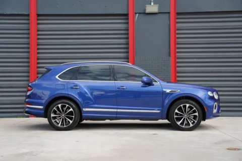 Photos of 2021 Bentley Bentayga V8 for sale in Hollywood, FL at Gravity Autos Hollywood