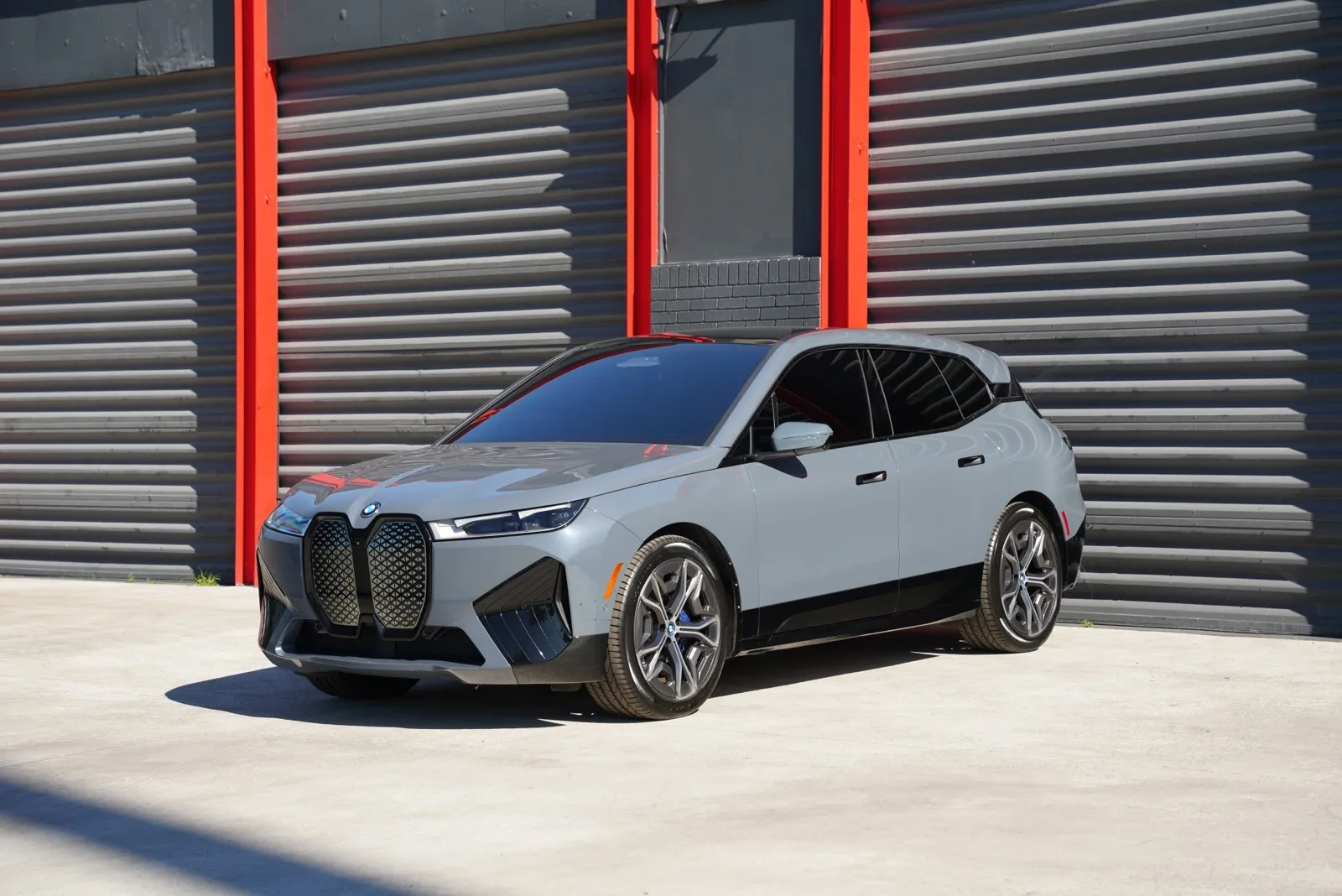 2023 BMW iX Base's photo