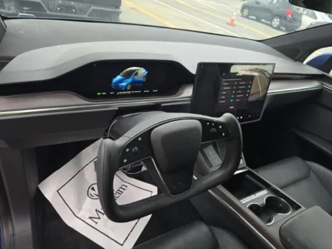 More photos of 2023 Tesla Model X Standard Range at Gravity Autos Hollywood, FL